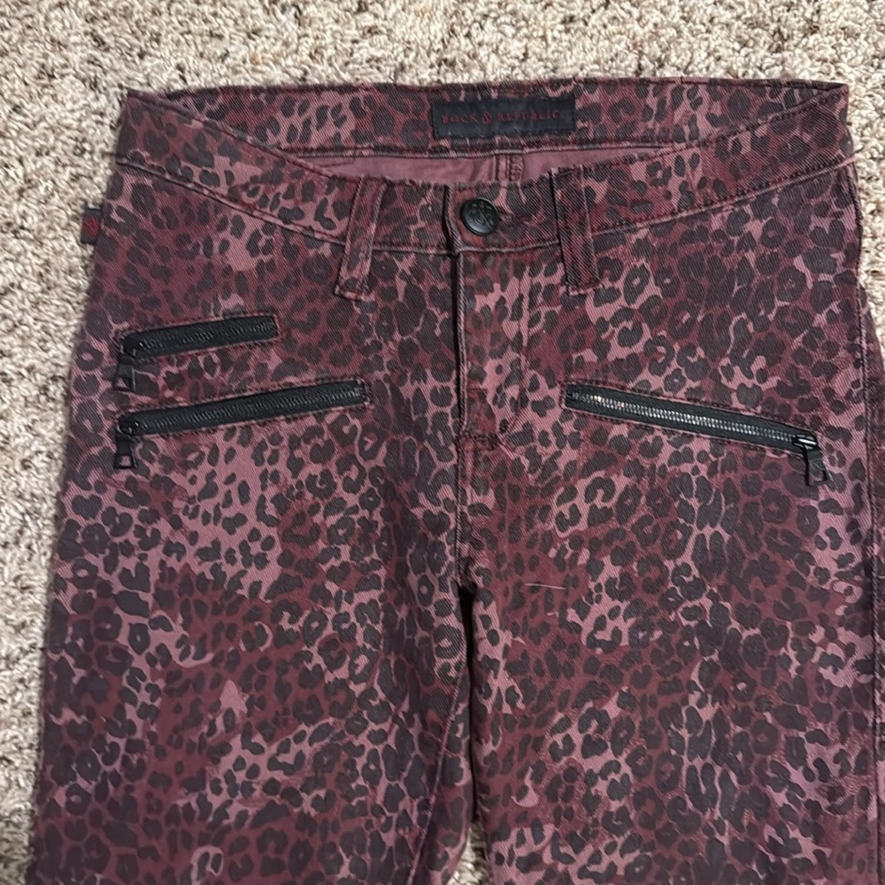 Rock & Republic purple leopard jeans with zipper pockets waist measures 14.5” - Picture 3 of 6